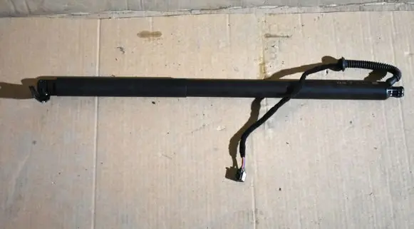 Porsche Cayenne (9Y0 9Y3) Tailgate strut 9Y0827851B