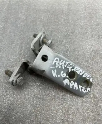 Mitsubishi Outlander Front door lower hinge 