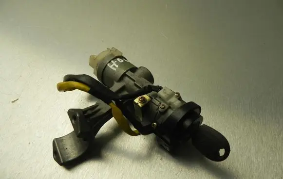 Hyundai Tucson JM Ignition lock 041014 H062