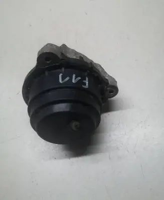 BMW 5 G30 G31 Engine mount bracket 6864828 130616505