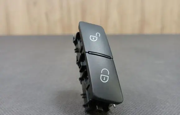 Mercedes-Benz E A207 Central locking switch button 2049058402 A2049058402