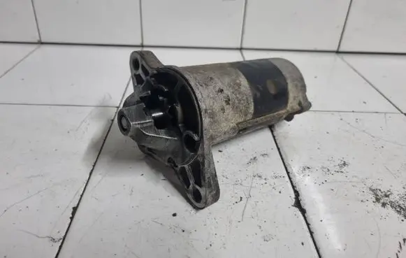 Mazda MPV II LW Starter motor M002T88671