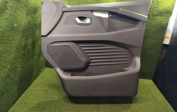 Renault Trafic III (X82) Front door card panel trim 809001543R 809004716R