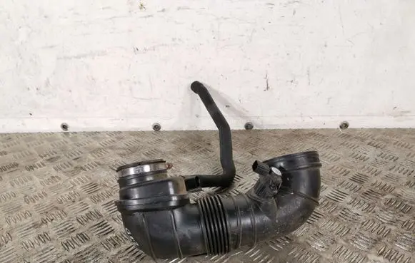 Infiniti Q50 Air intake hose/pipe A6510902042