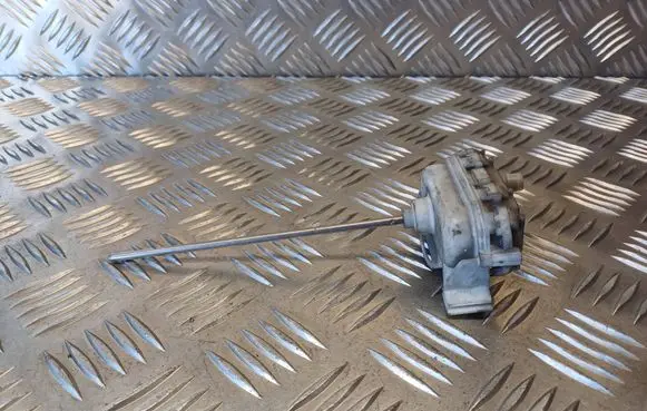 Audi A4 S4 B5 8D Central locking vacuum pump 8D0862153