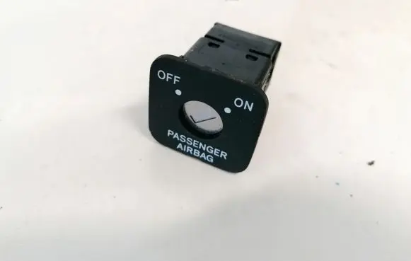 Toyota Yaris Passenger airbag on/off switch 