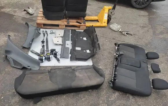 Mitsubishi L200 Seat set 