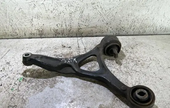 Volvo XC90 Front lower control arm/wishbone 8646614