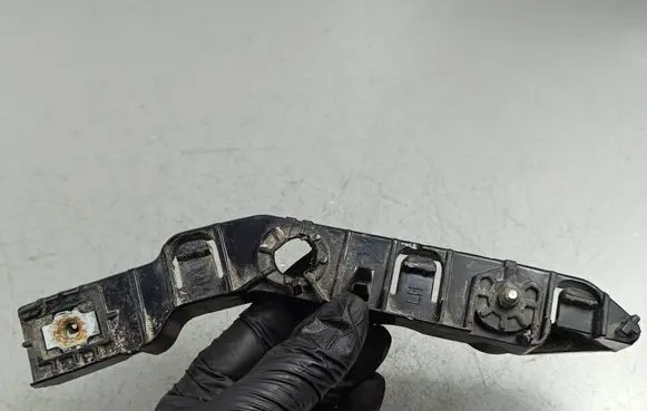 Jeep Grand Cherokee WL Front bumper mounting bracket 68408115AA