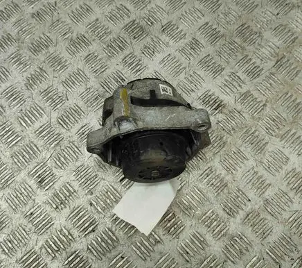 BMW 3 F30 F35 F31 Engine mount bracket 6865469
