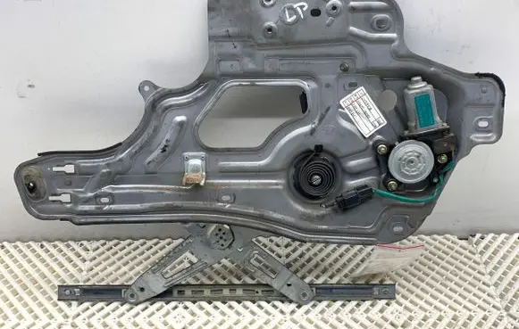 Hyundai Santa Fe Front door window regulator with motor 8247026050