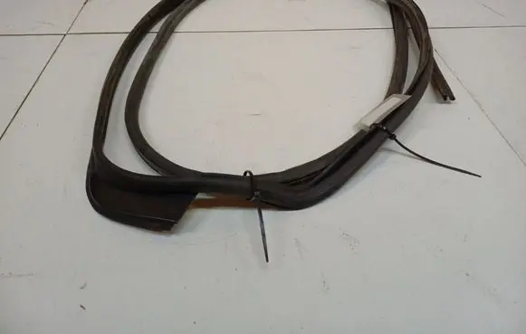 Volvo S60 Engine compartment rubber 