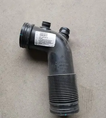 Volkswagen Jetta IV Air intake duct part 07K129684 07K129684A 07K129684B