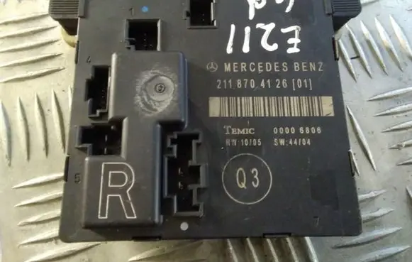 Mercedes-Benz E W211 Door control unit/module 2118704126 211870412601