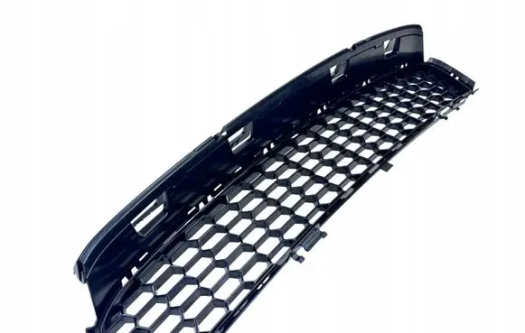 BMW 8 G14 Front bumper lower grill 8070772
