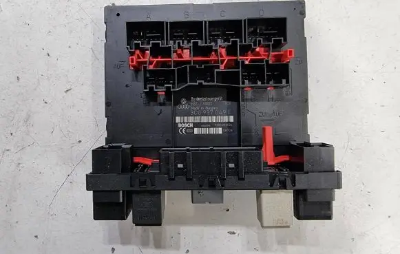 Volkswagen Touran I Comfort/convenience module 3C0937049E F005V00526 H137S1002