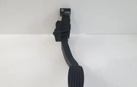 Iveco Daily 6th gen Accelerator throttle pedal 5801333490