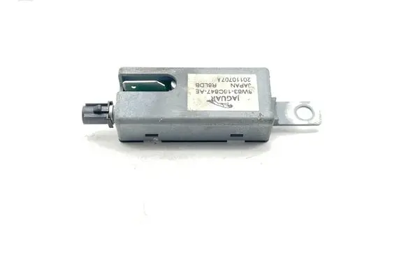 Jaguar XK - XKR Aerial antenna amplifier 8W8318C847AE