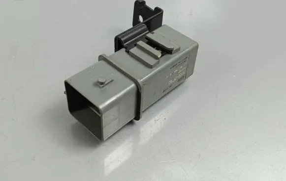 KIA Sorento Glow plug pre-heat relay 368302F740