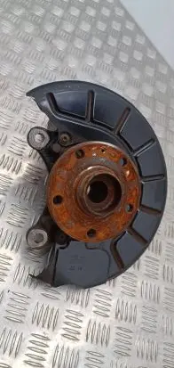 Front wheel hub