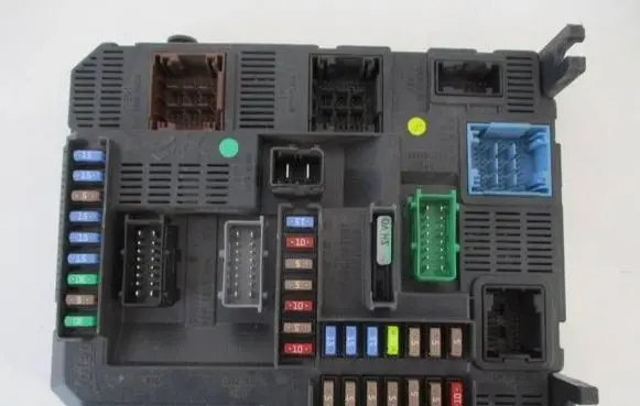 Peugeot 2008 I Central body control module 9678355980