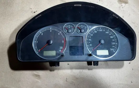 Volkswagen Sharan Speedometer (instrument cluster) 7M7920820J