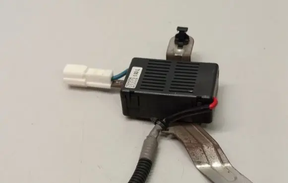 Lexus IS 220D-250-350 Antenna control unit 05370593L