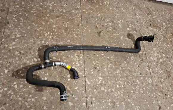 Volvo V60 Engine coolant pipe/hose 31319852