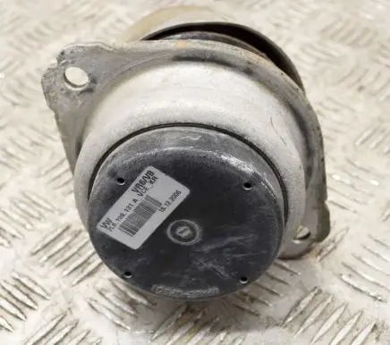 Engine mount bracket