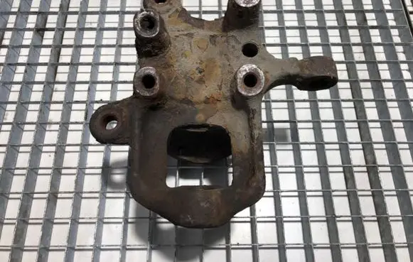 Mercedes-Benz Sprinter W901 W902 W903 W904 Front wheel hub spindle knuckle 