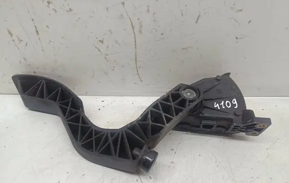 Volkswagen PASSAT B5 Accelerator throttle pedal 8D1723523G