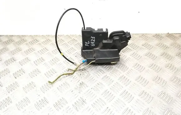 Hyundai Trajet Front door lock