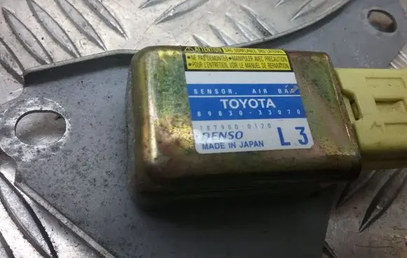 Lexus ES 250 - 300 - 330 Airbag deployment crash/impact sensor 8983033070 1879000120