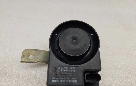 Audi A8 S8 D3 4E Alarm system siren 8L0951605A F005V00356