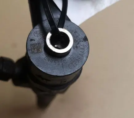 Opel Insignia A Fuel injector 0445110327