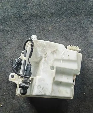 Ford Focus Windshield washer fluid reservoir/tank BV6117B613A