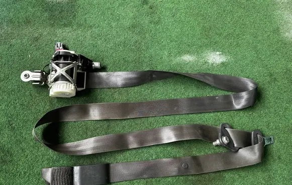 Renault Clio III Front seatbelt 34052801B