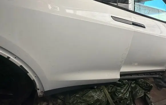 Tesla Model X Side sliding door 