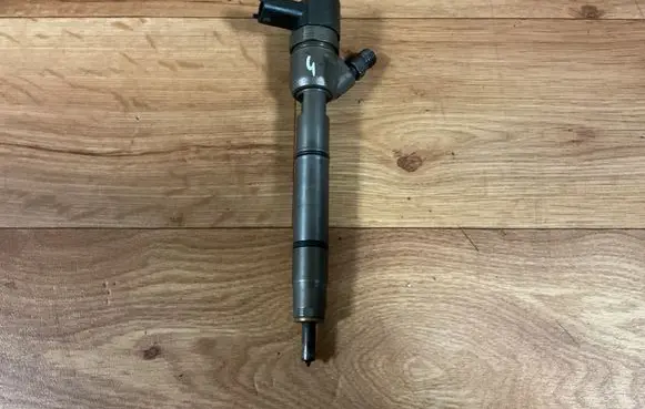Hyundai i30 Fuel injector 338002A900