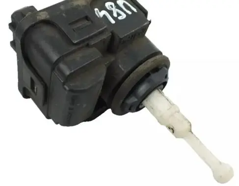 Volkswagen PASSAT B7 Headlight level adjustment motor 8D0941295A