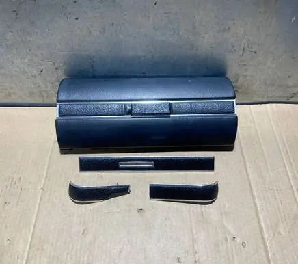 Mercedes-Benz W123 Glove box lid/cover 