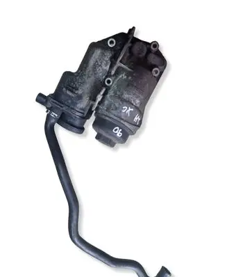 Volvo XC90 Oil filter mounting bracket 08642839