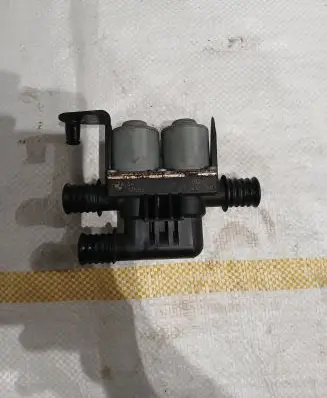 BMW X5 F15 Coolant heater control valve 1147412 171013 6910544