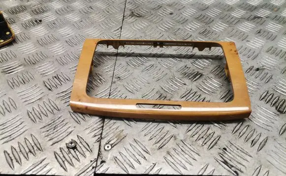 Volkswagen PASSAT B6 Radio/GPS head unit trim 3c0858069