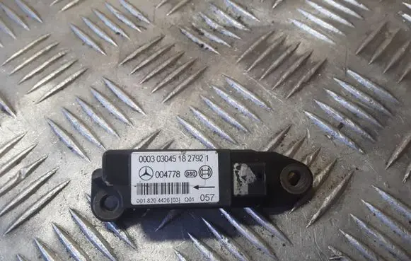 Mercedes-Benz C AMG W203 Airbag deployment crash/impact sensor 0018204426