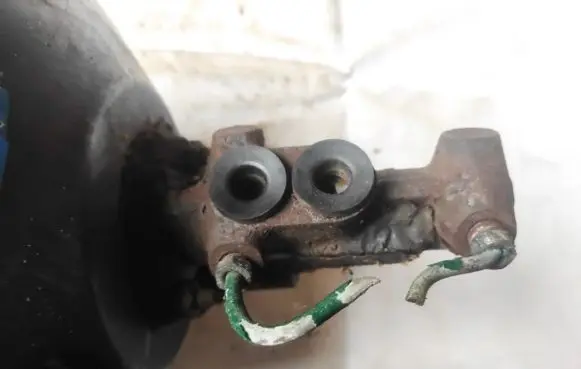 Renault Laguna I Master brake cylinder 106347-14014