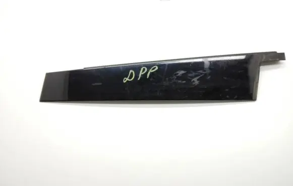 Mercedes-Benz GLK (X204) Front door glass trim molding