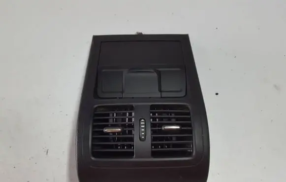 Volkswagen PASSAT B7 Rear air vent grill 3C0863615