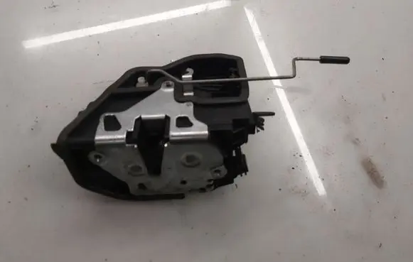 BMW X3 F25 Front door lock 7318423