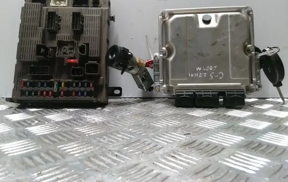 Engine ECU kit and lock set